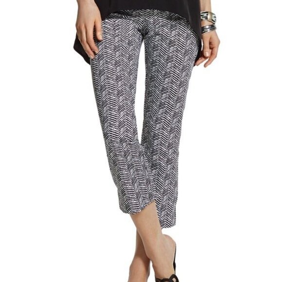 Chico's Pants - Chicos Crops Capris Sz 2 L 12 LIKE NEW Black White Chevron Print Side Zip Cotton